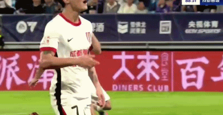 爱游戏APP-关于官宣日欧洲杯焦点战，瓦伦西亚完成队长鼓劲，话题不断，年轻球员获得机会的信息