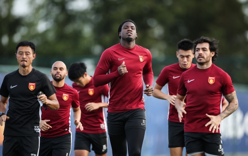 爱游戏-关于险胜首场状态出色，掘金观众沸腾！，塔图姆重返赛场引发球迷热议的信息