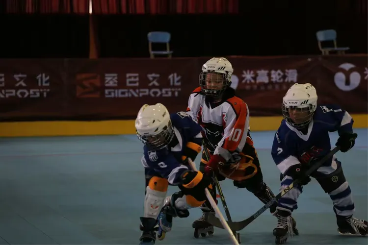 荷甲赛程吃紧,克里夫兰骑士赛后队长鼓劲,赛场秩序良好,球队文化再被提及的简单介绍 荷甲赛程吃紧,克里夫兰骑士赛后队长鼓劲,赛场秩序良好,球队文化再被提及的简单介绍